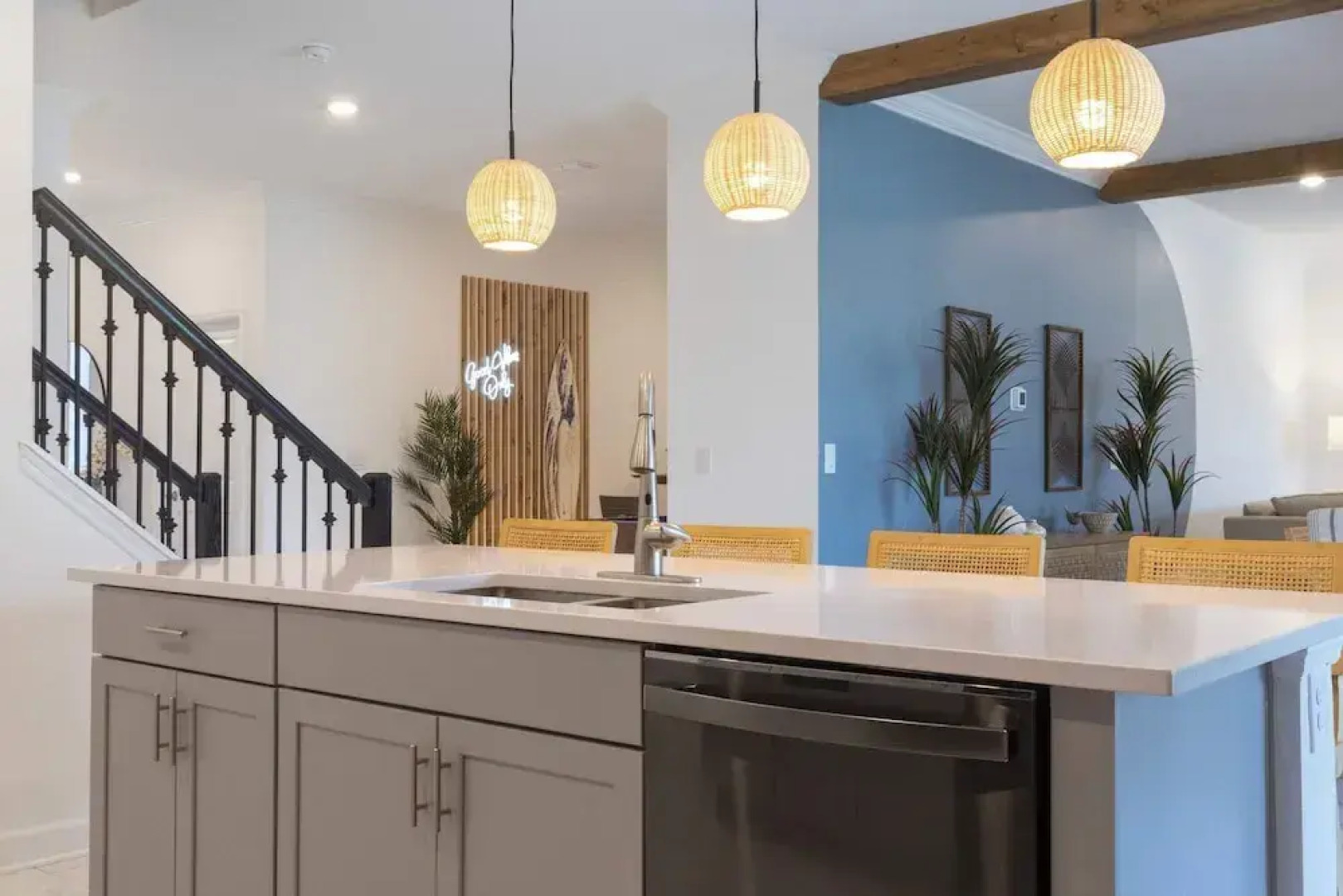 Gorgeous 8B 7BA Melbournbeach w Pool Dock Beach