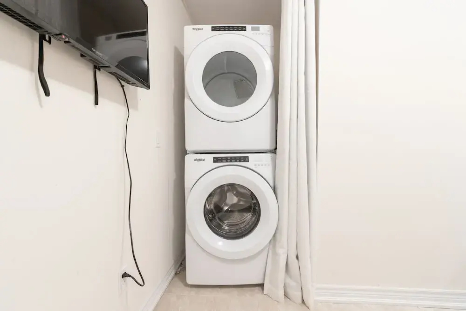 Elegant Brand New Town House