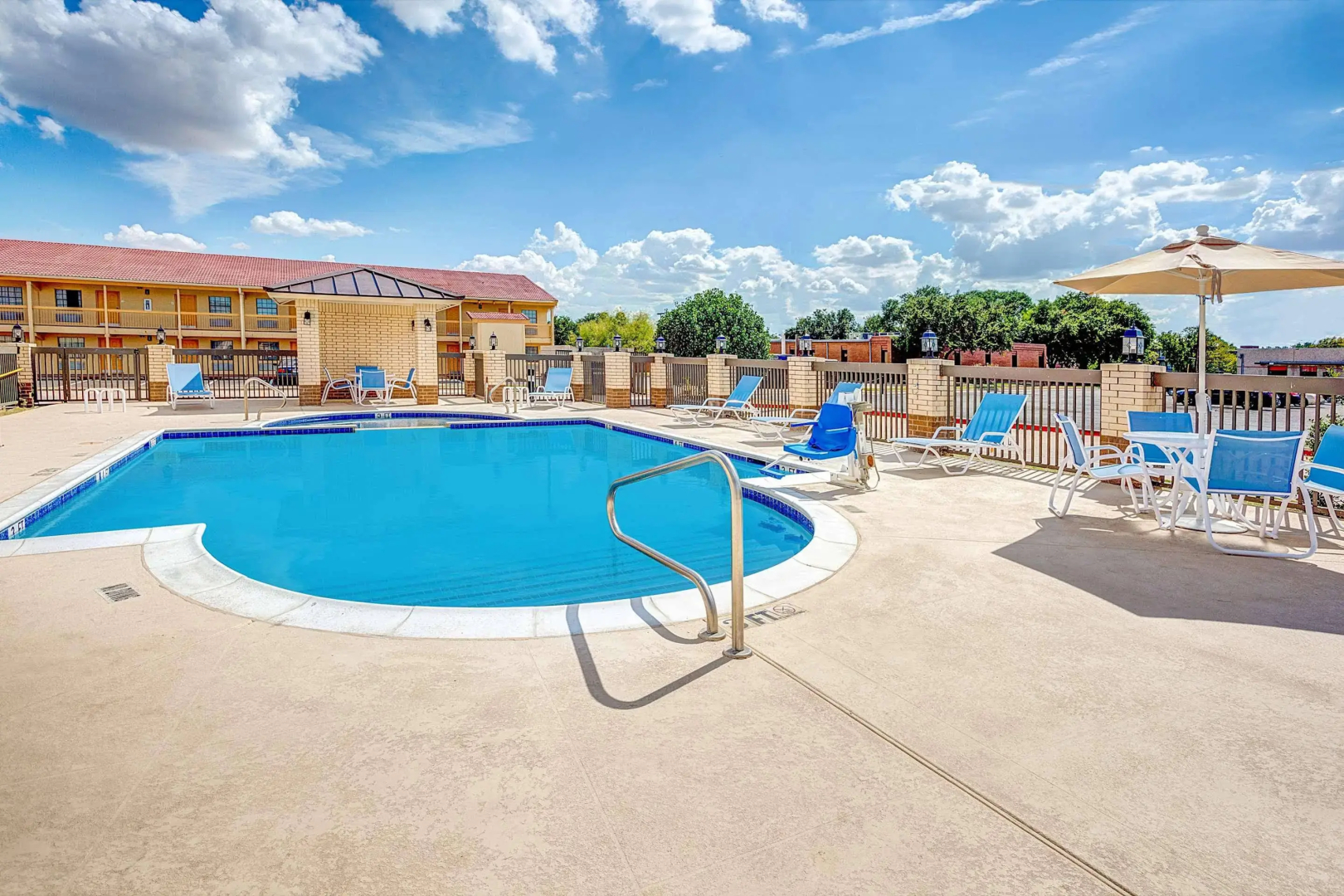 Arya Inn & Suites Farmers Branch