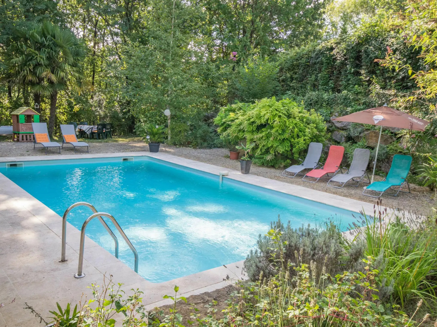 Cosy gite with secluded garden, private swimming pool in beautiful surroundings.