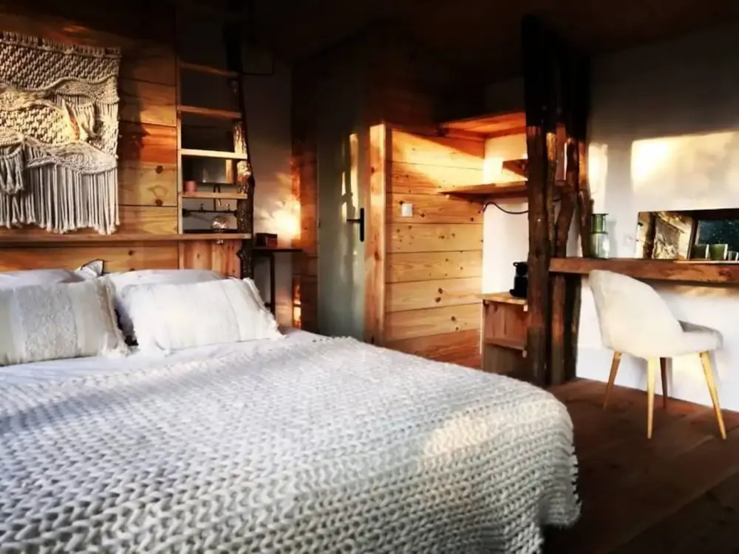 Coco Barn Wood Lodge