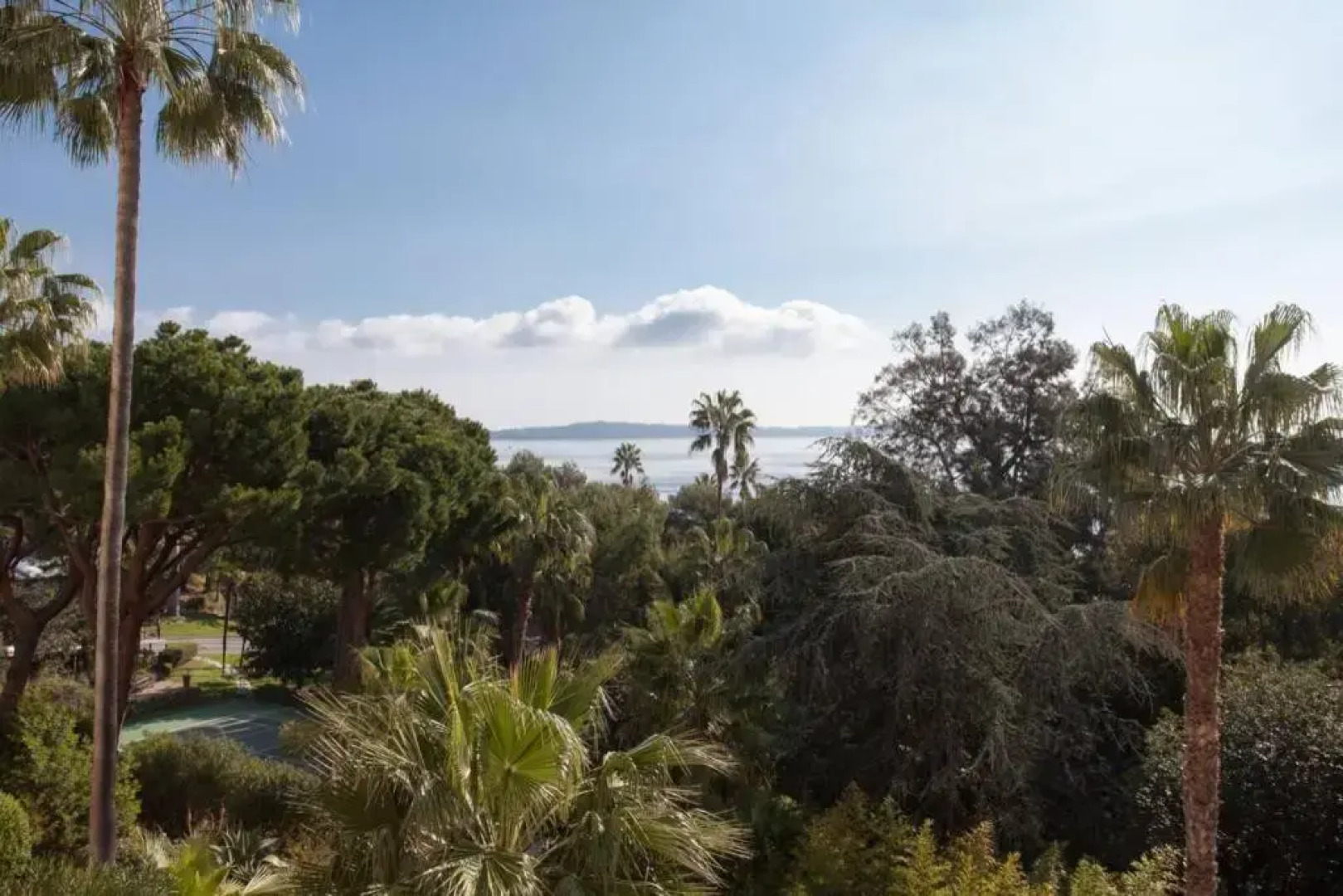 STUDIO STANDING VUE MER 2 PERS. 5 min.CANNES
