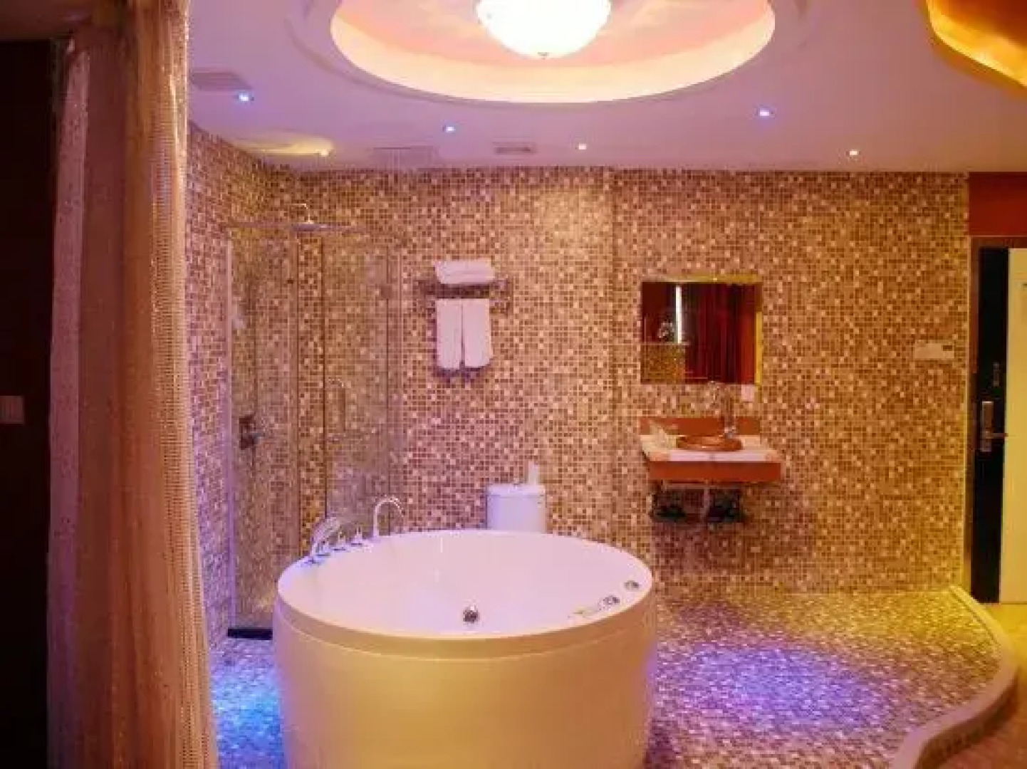 Jiujiang Coast Hotel (Happy City No.3 Middle School)