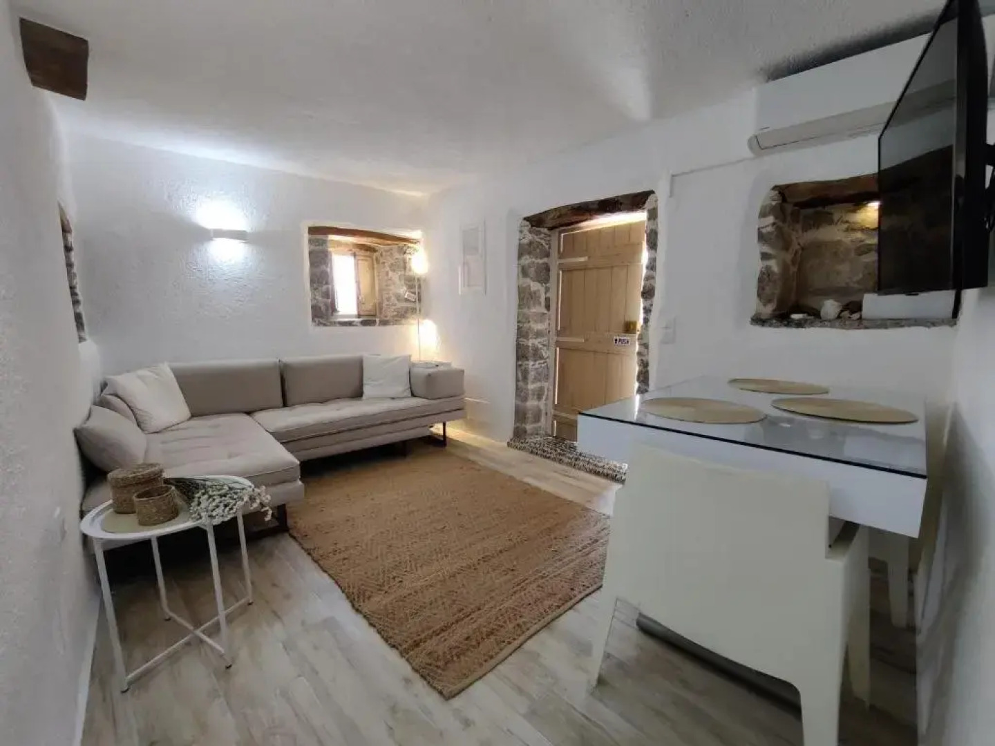 Xobli House 18ths' century renovated micro house