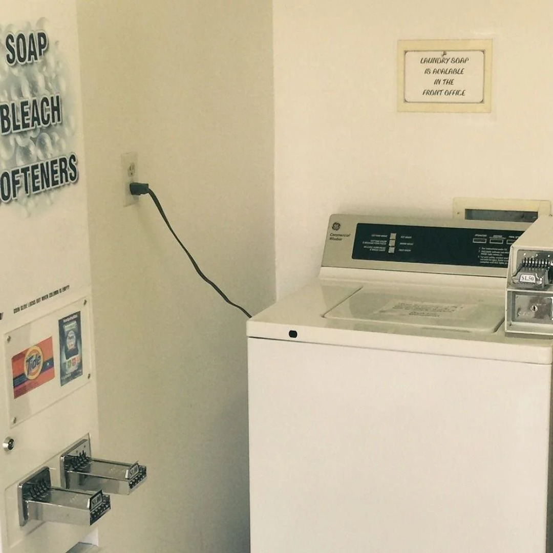 Whispering Sands Motel