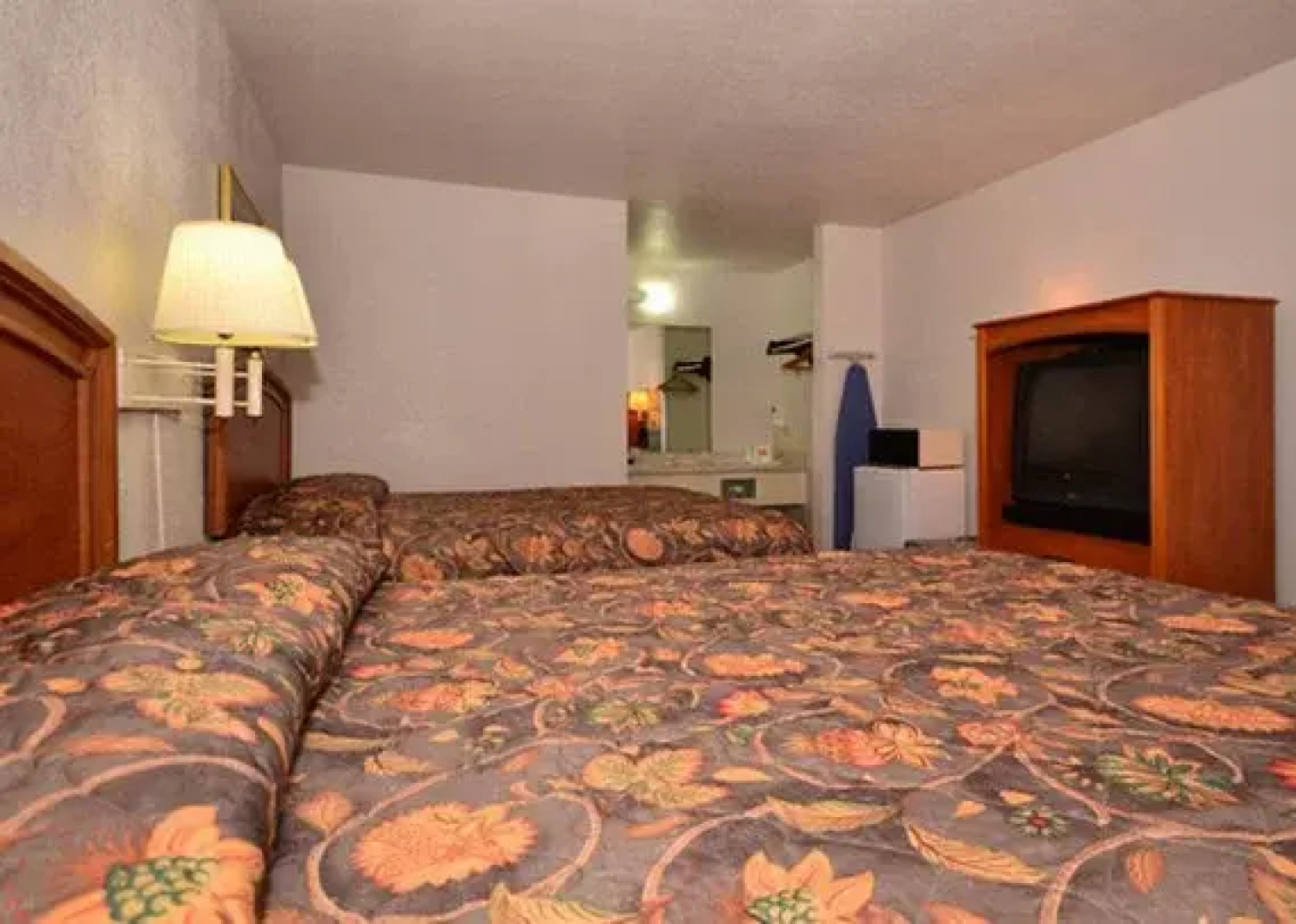 Econo Lodge East
