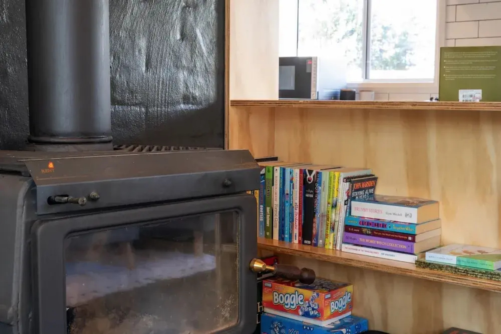 3 Bedroom Entertainer with Bungalow Next To Beach