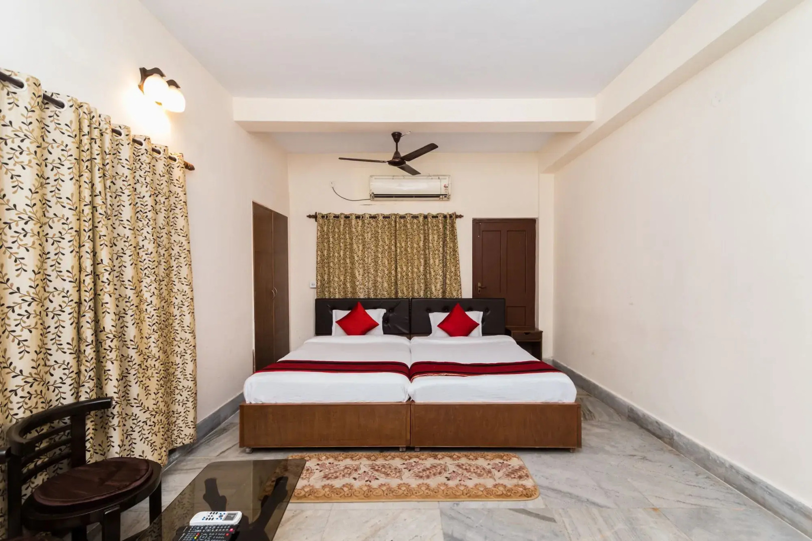 OYO 8129 Coral Residency City Center