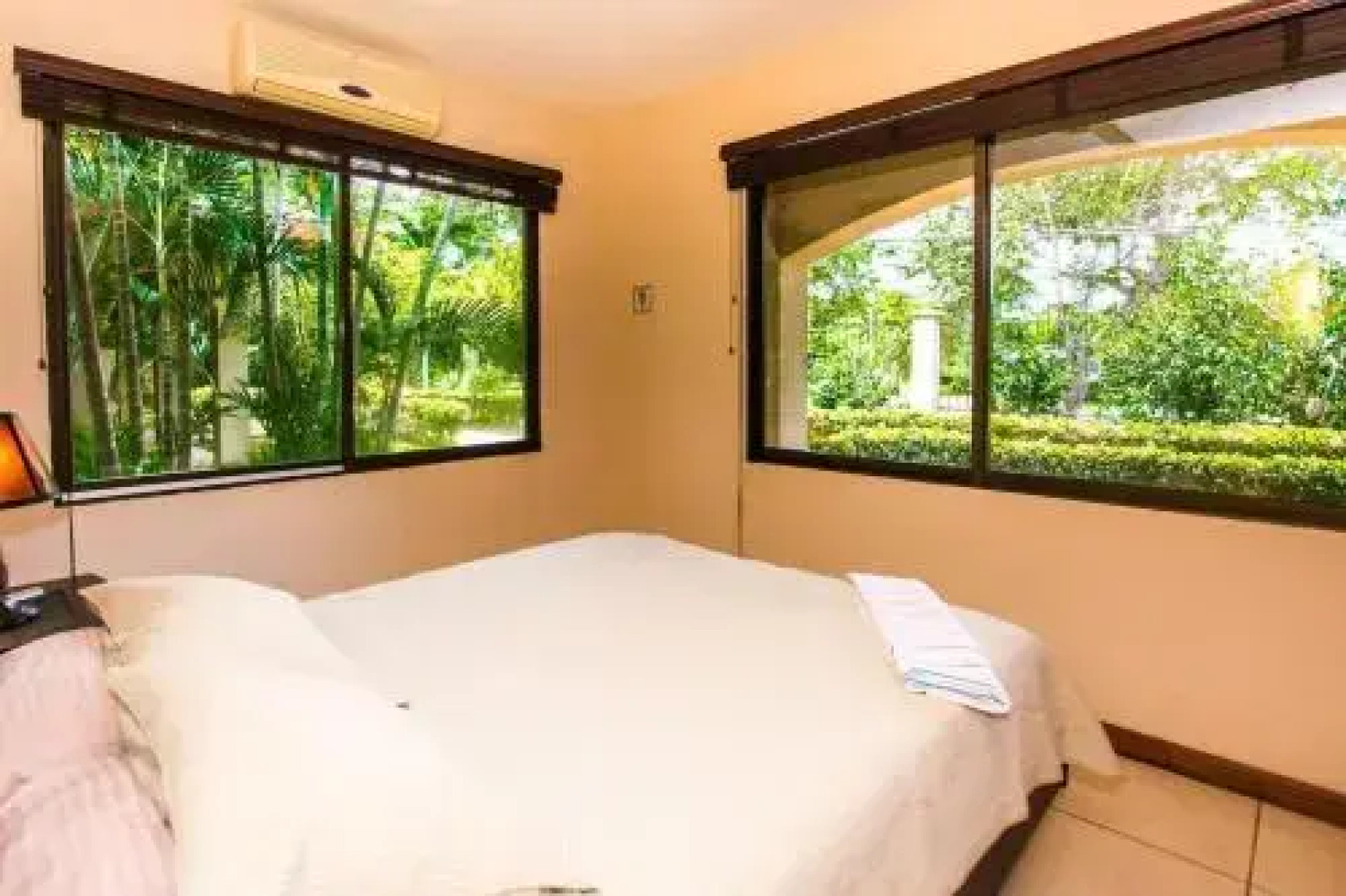 Updated budget condo centrally located at 5 minute drive from 4 beaches