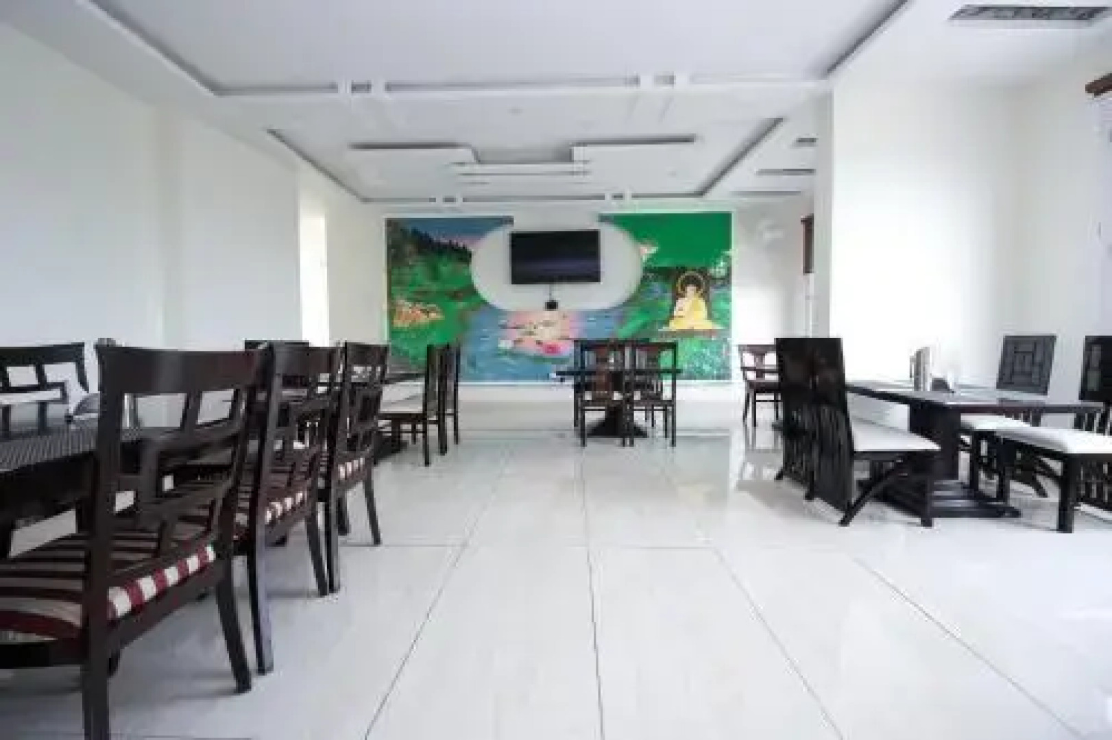 Gliders Holiday Inn by OYO Rooms