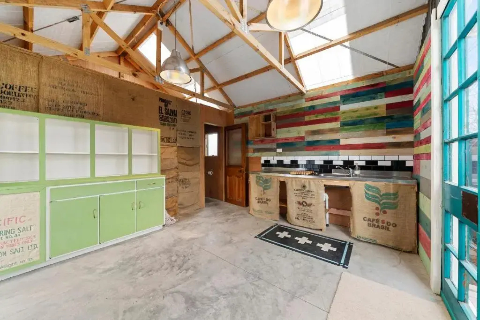 The Walnut Tree House - Martinborough Holiday Home