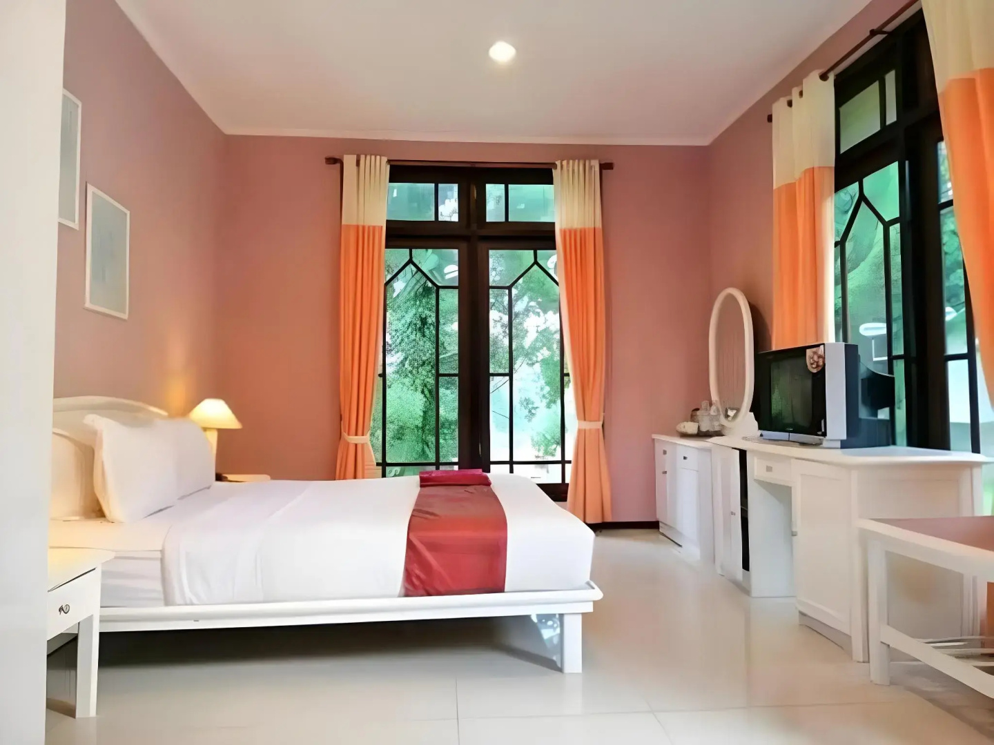 Royal Hotel and Villa Trawas