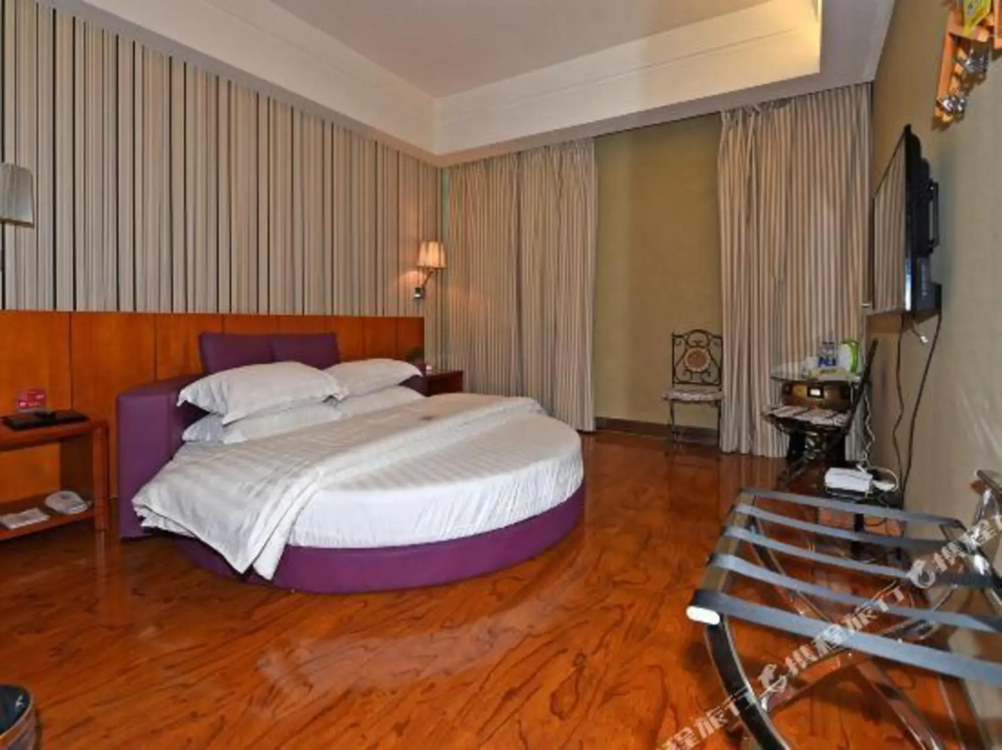 Lanwan Hotel (Karamay Xihuan Road)