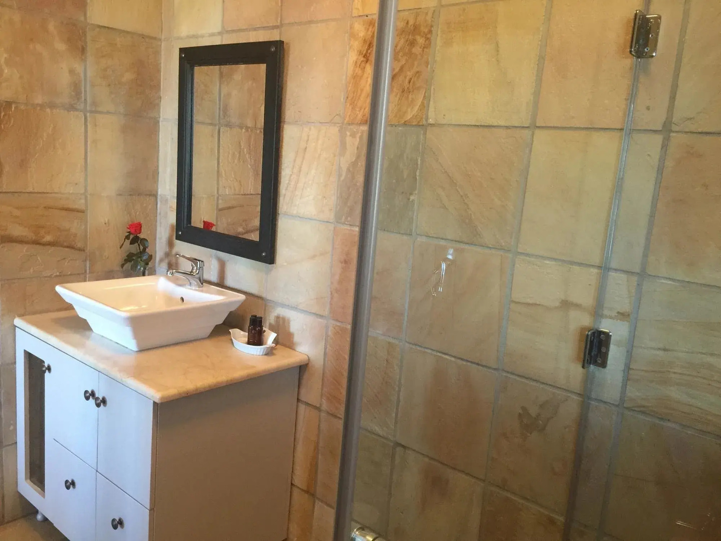 Sea Whisper Guest House & Self Catering