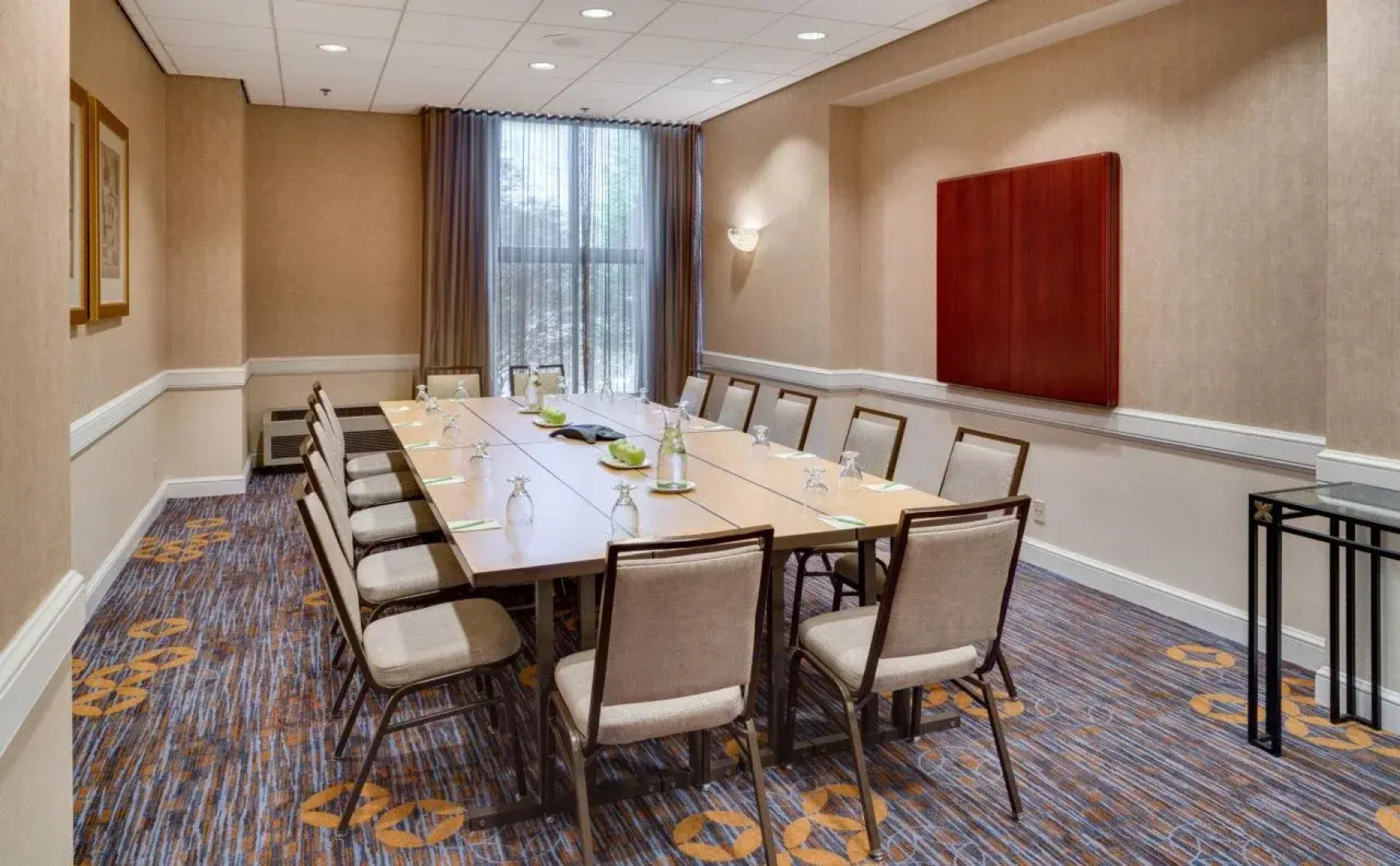 Courtyard By Marriott Shelton