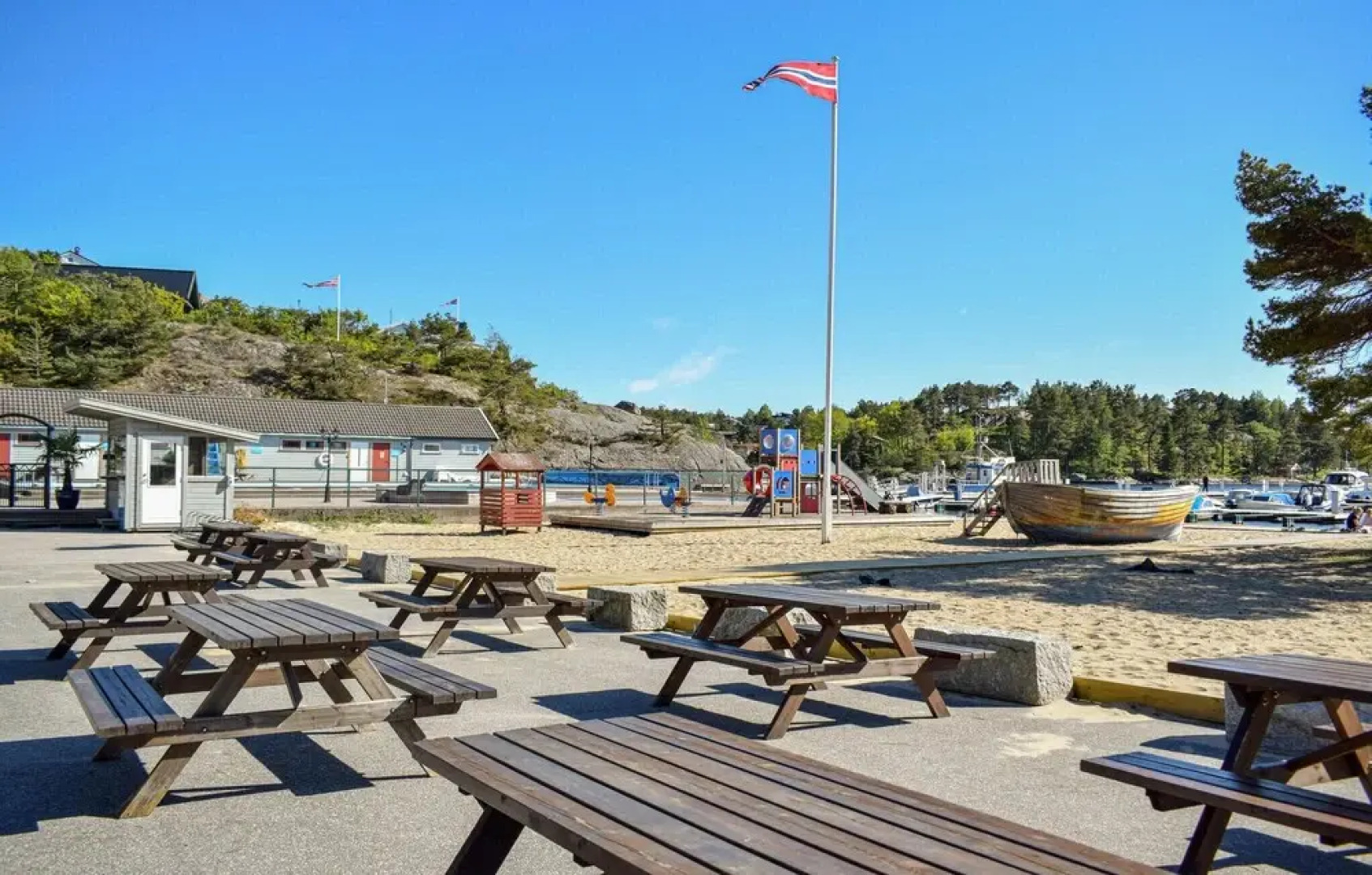 Stunning Home in Søgne With 4 Bedrooms and Wifi