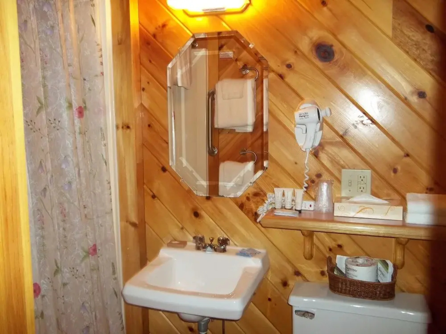 Wiscasset Woods Lodge