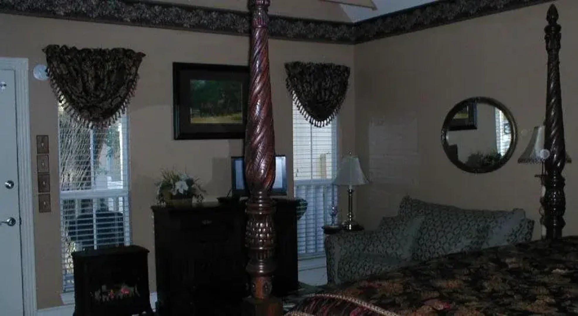 Pomegranate House & Cottages B&B