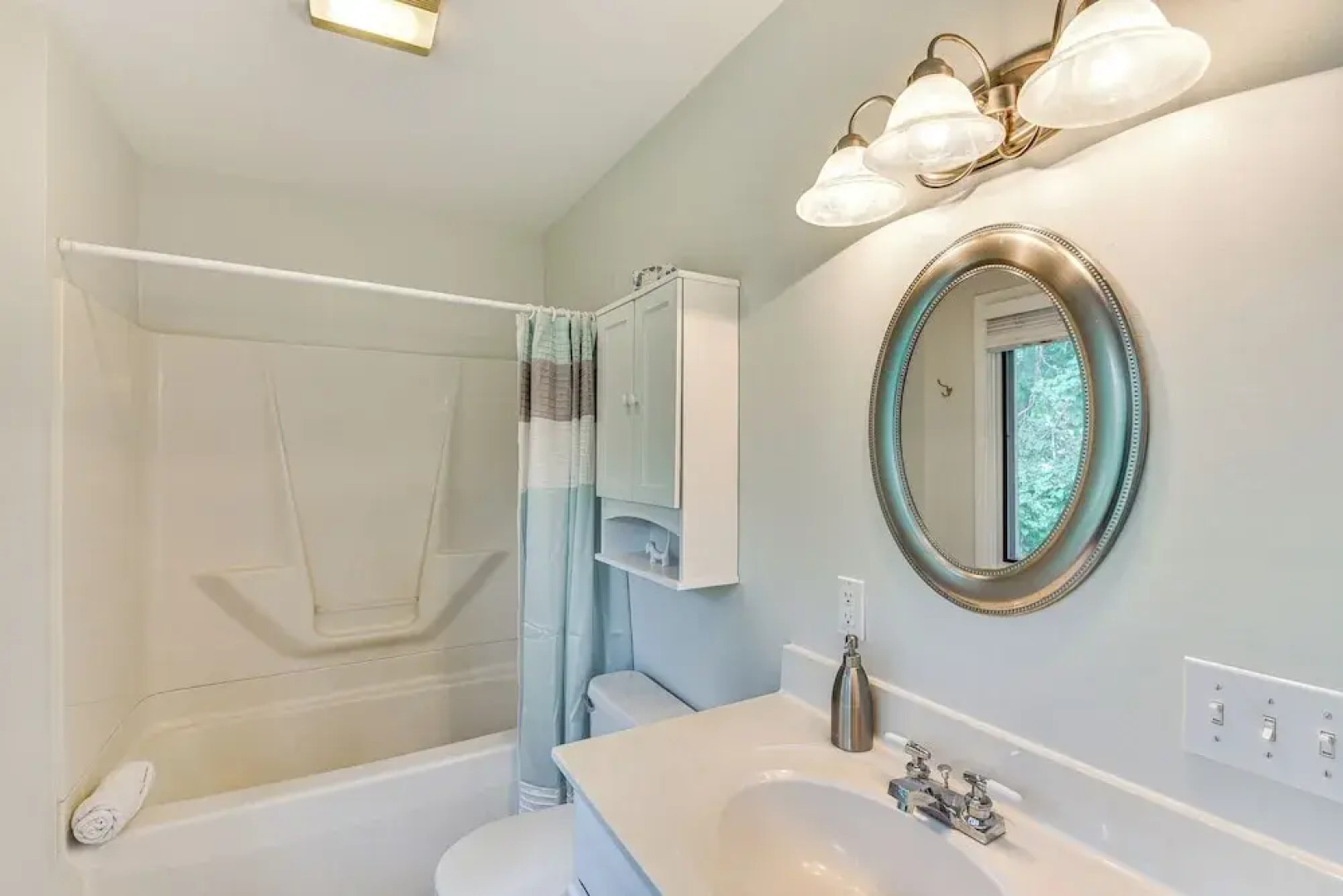 Charming Union Pier Home w/ Deck: Half-mi to Beach