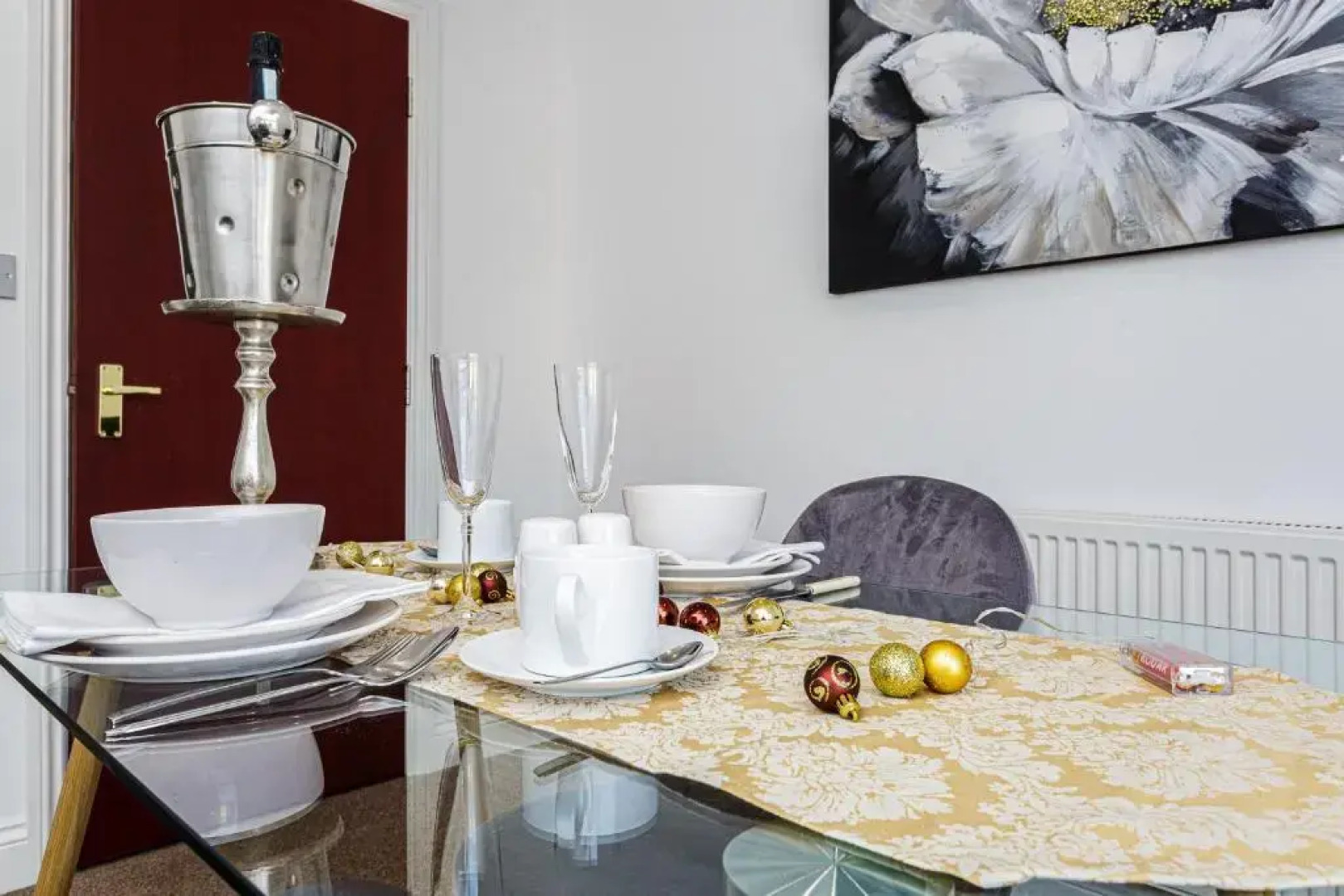 Luxury Granada Apartments - 1 & 2 bed FLATS Perfect for Contractors, Family, Students near Seafront