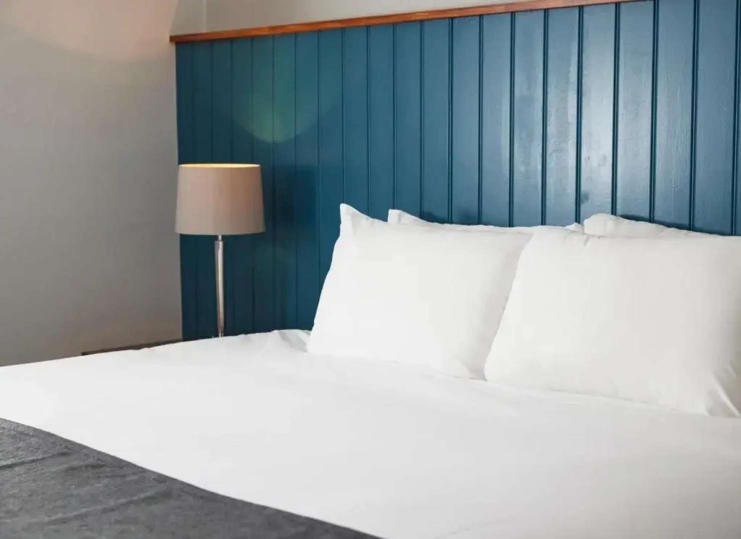 The Longshoot Hotel by Greene King Inns