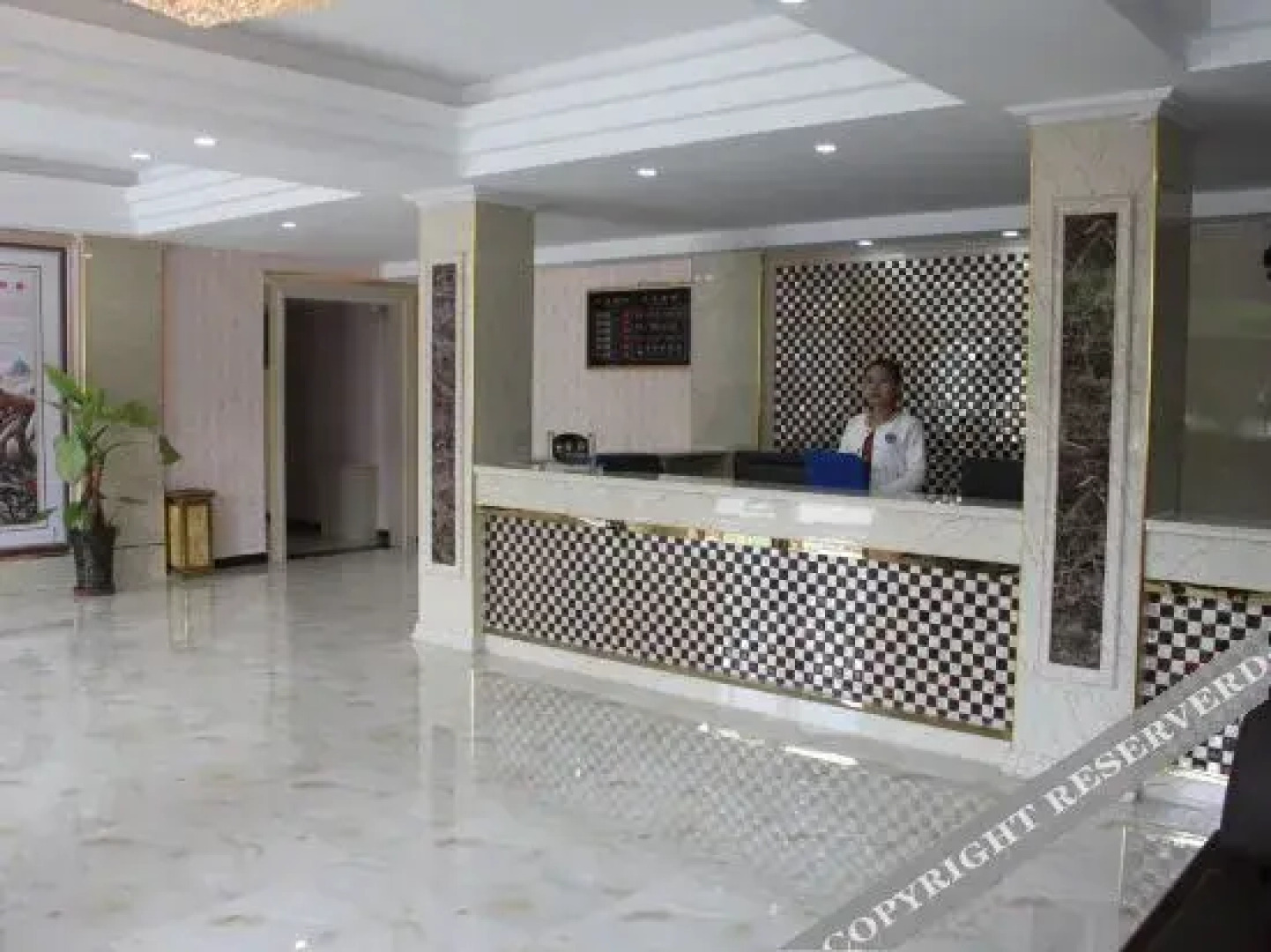 Junyue Business Hotel (Xining Caojiabao Airport Branch)