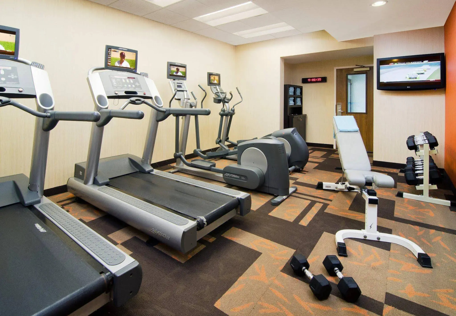 Courtyard by Marriott St Louis Westport Plaza