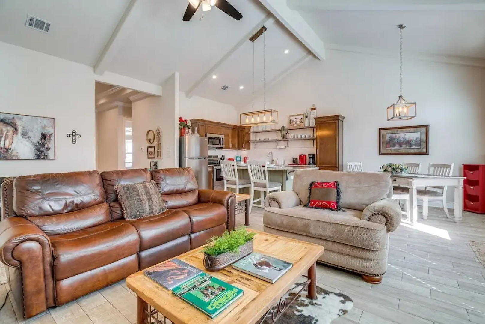 Idyllic Lago Vista Home < 1 Mi to Lake Travis!