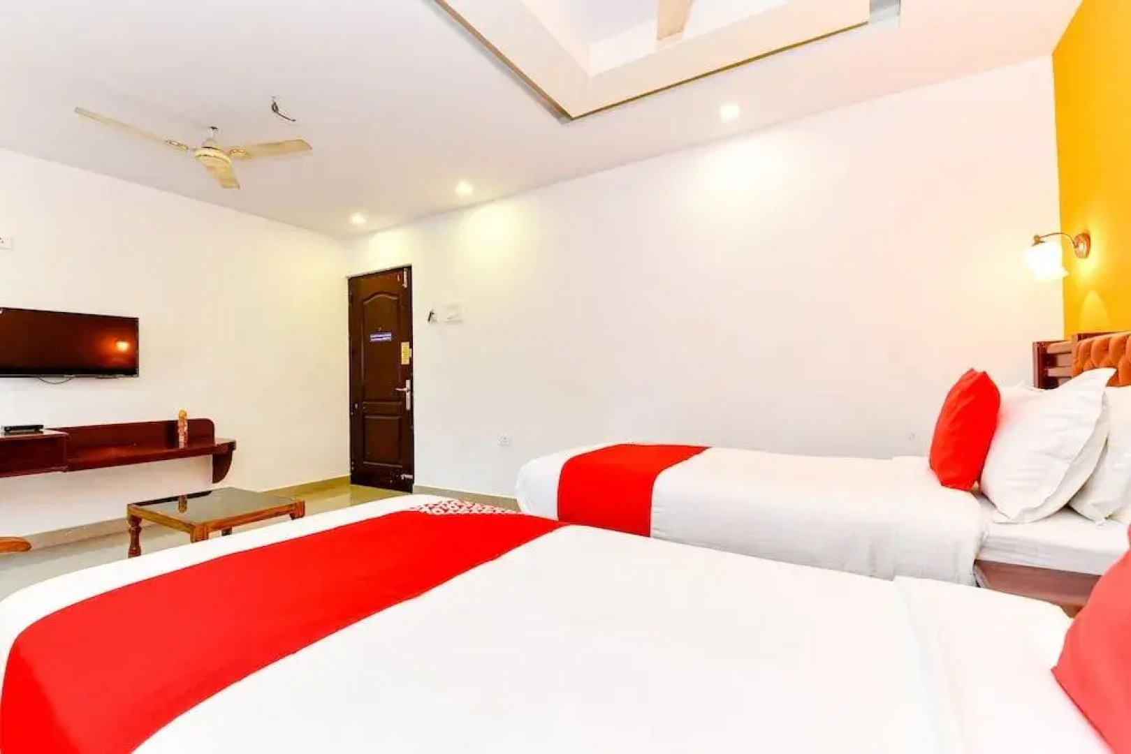 Oyo 28276 Harshavardhana Inn