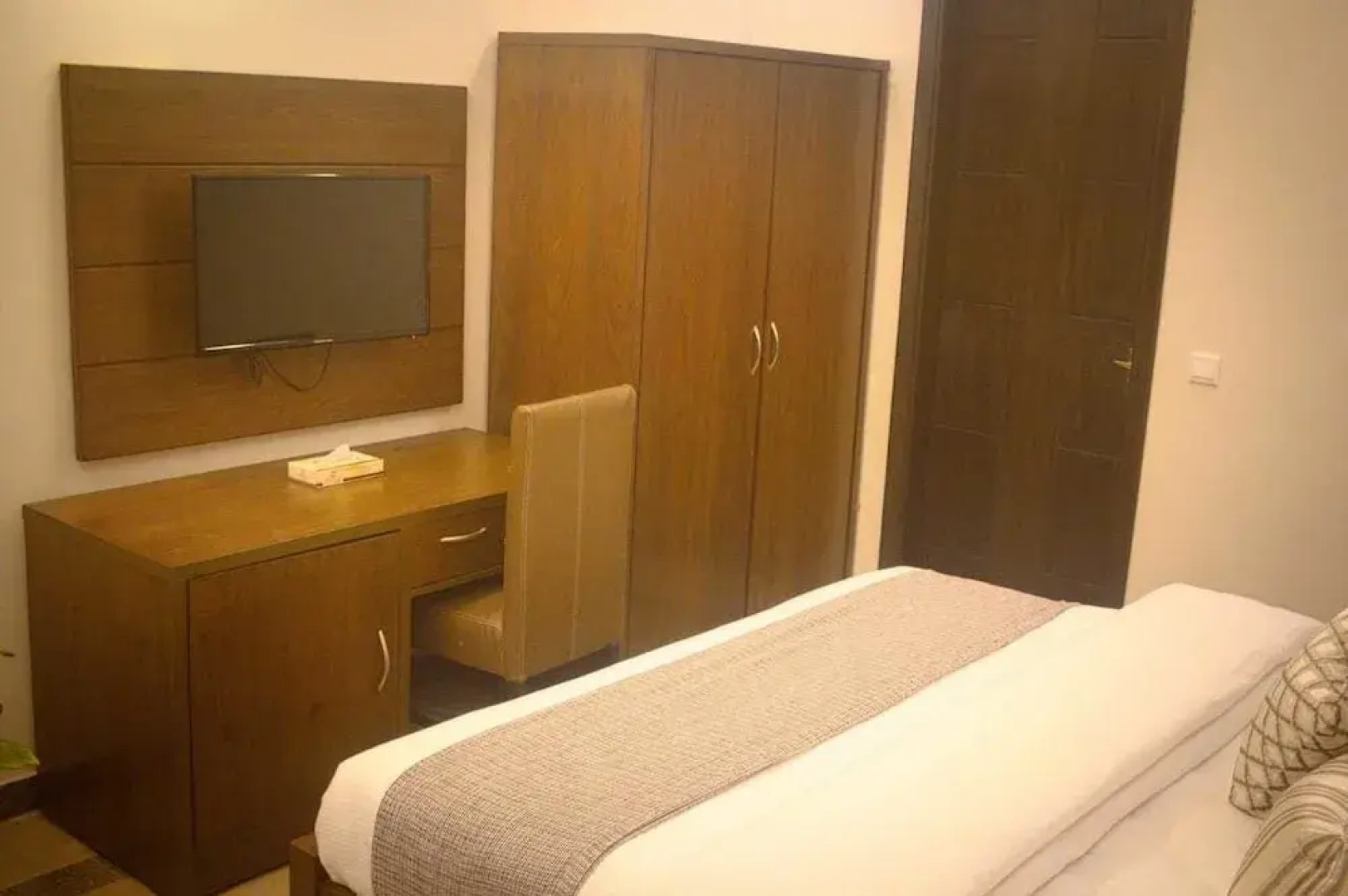 Zifan Hotel & Suites