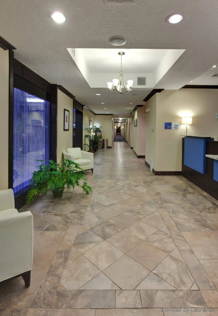Holiday Inn Express Hotel & Suites Albuquerque Airport by IHG