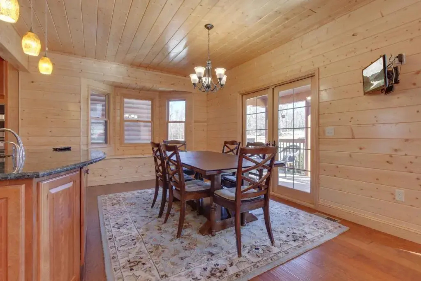 Orchard Hideaway, 3 Bedrooms, Fireplace, WiFi, Gas Grill, Sleeps 6