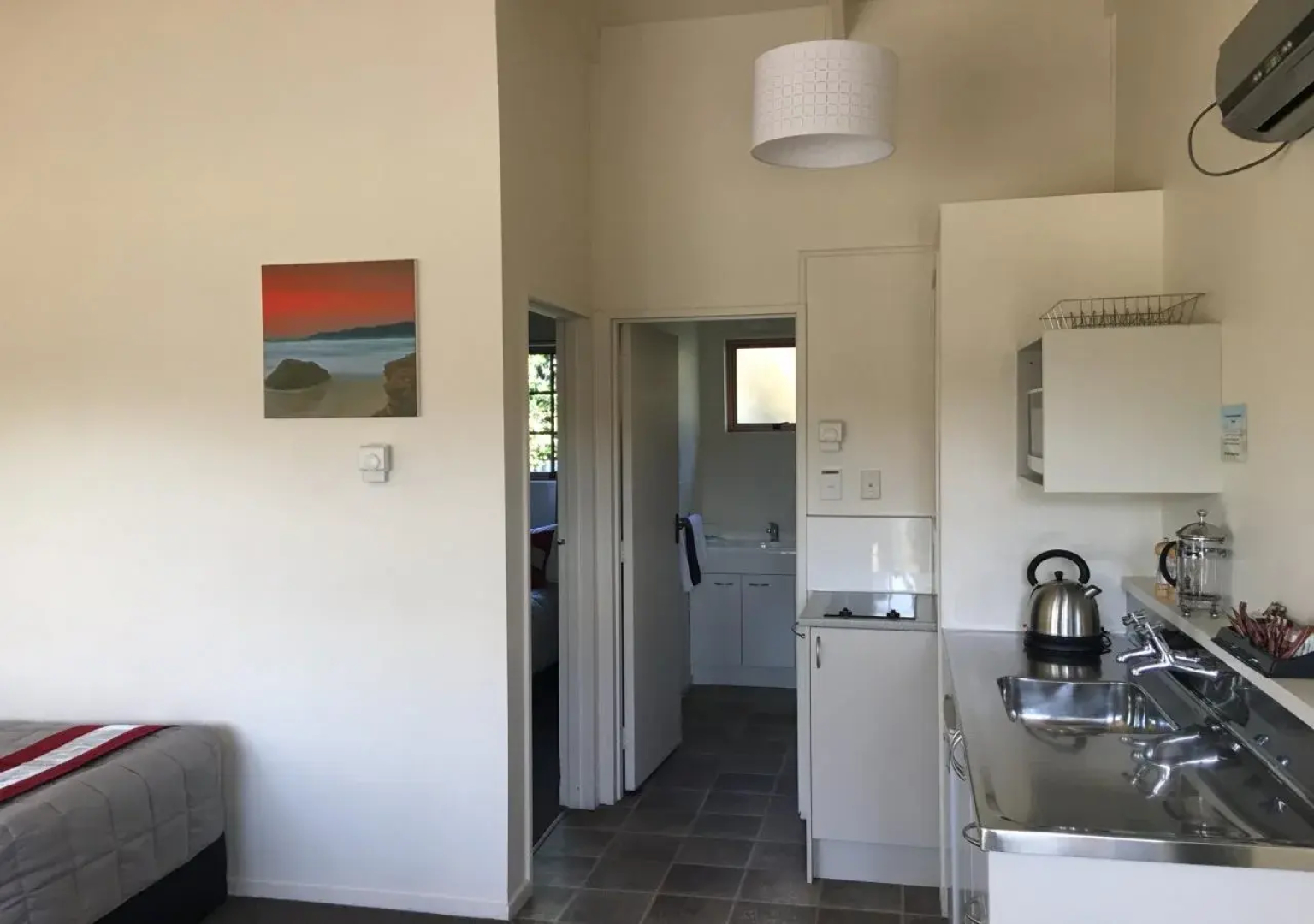 Colonial Lodge Motel