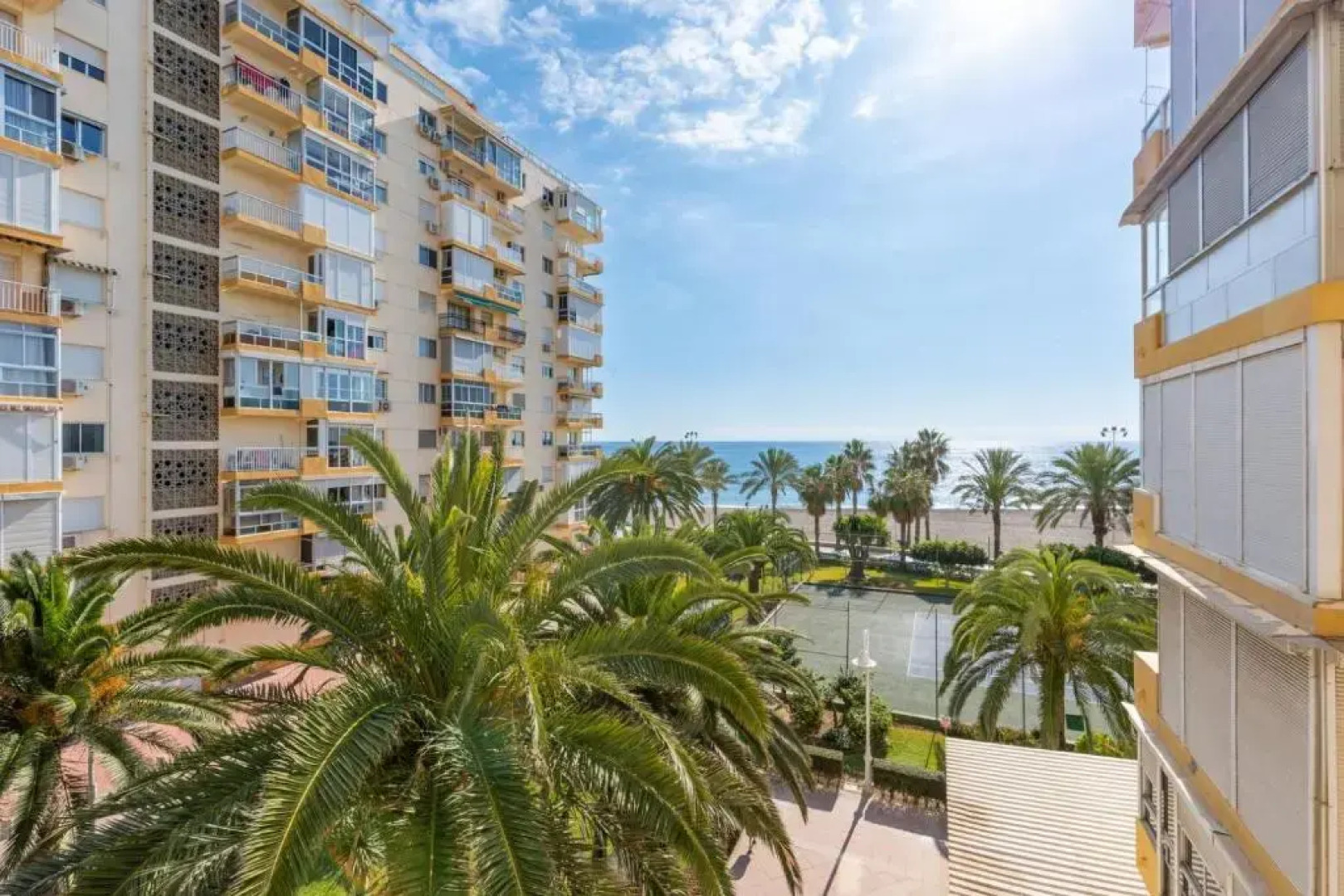 Valparaiso Apartment 50 mts from Beach, pools, sea views, tenis, terrace