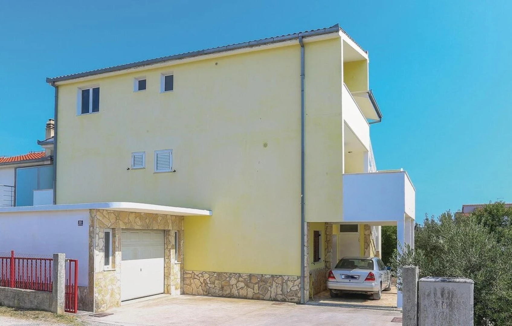 Awesome Home in Kastel Novi With Wifi and 6 Bedrooms