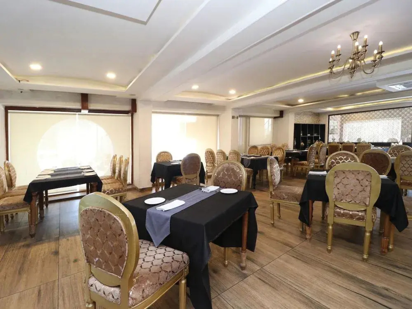 OYO 29950 Hotel Ml Pride