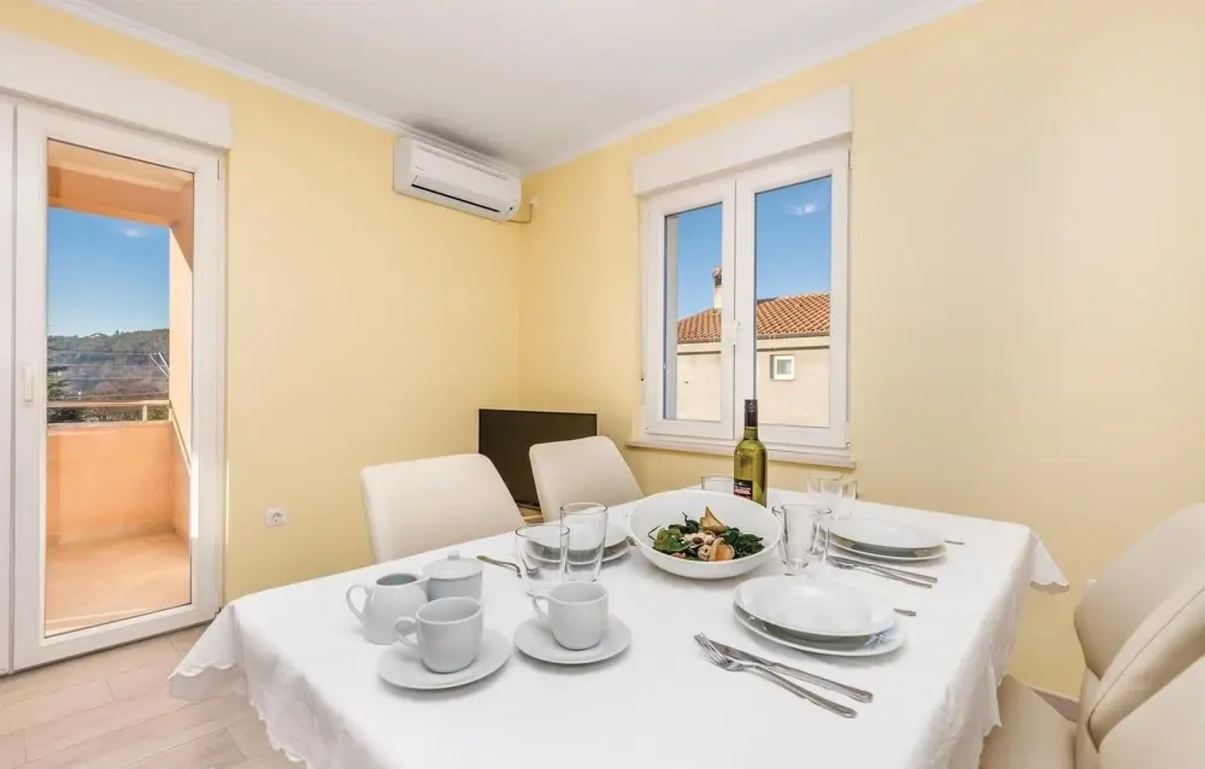 Nice Home in Cavle With Wifi and 2 Bedrooms