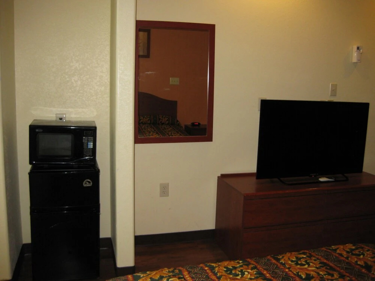 Scottish Inn and Suites