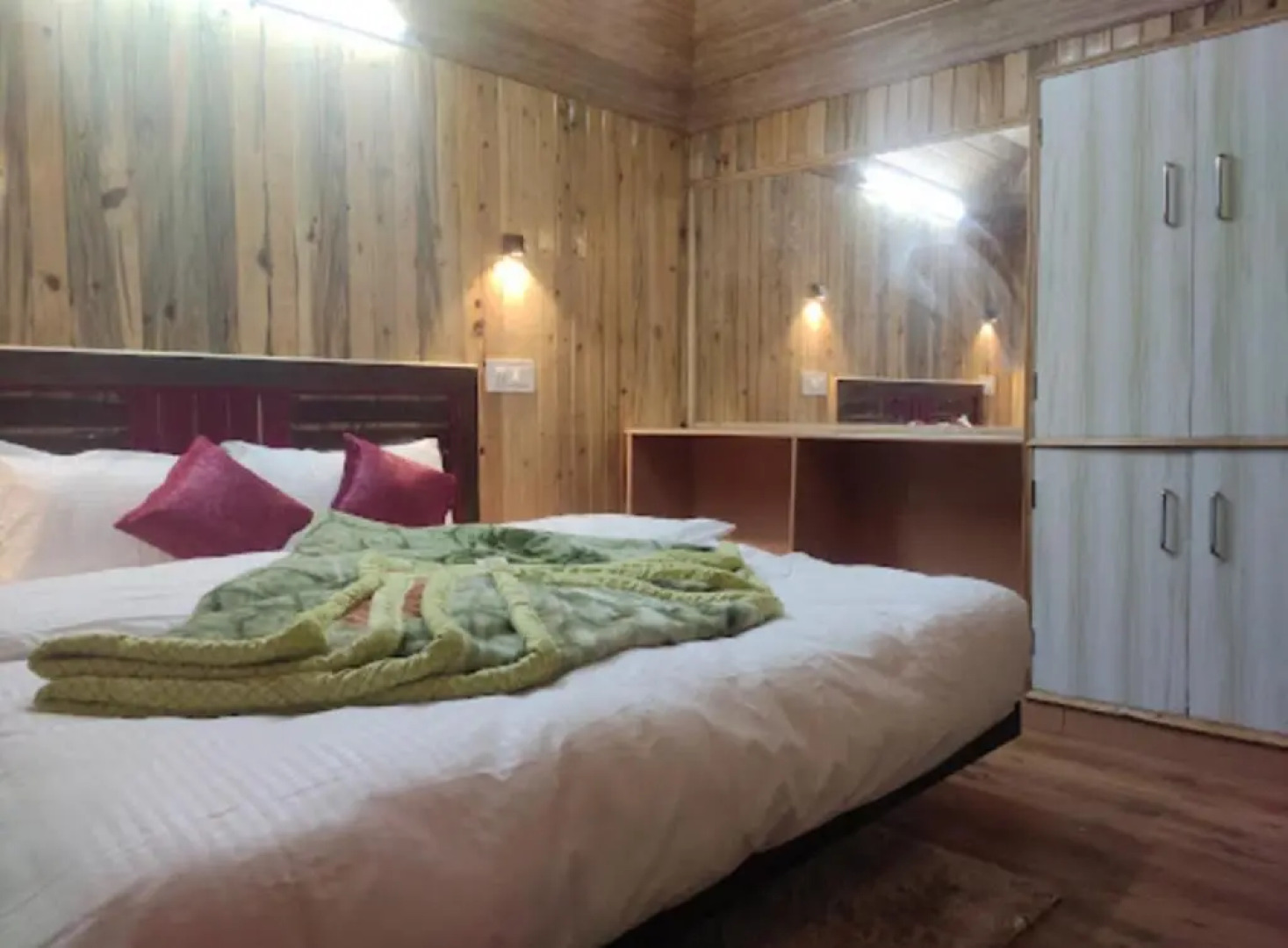 Green Plaza by StayApart