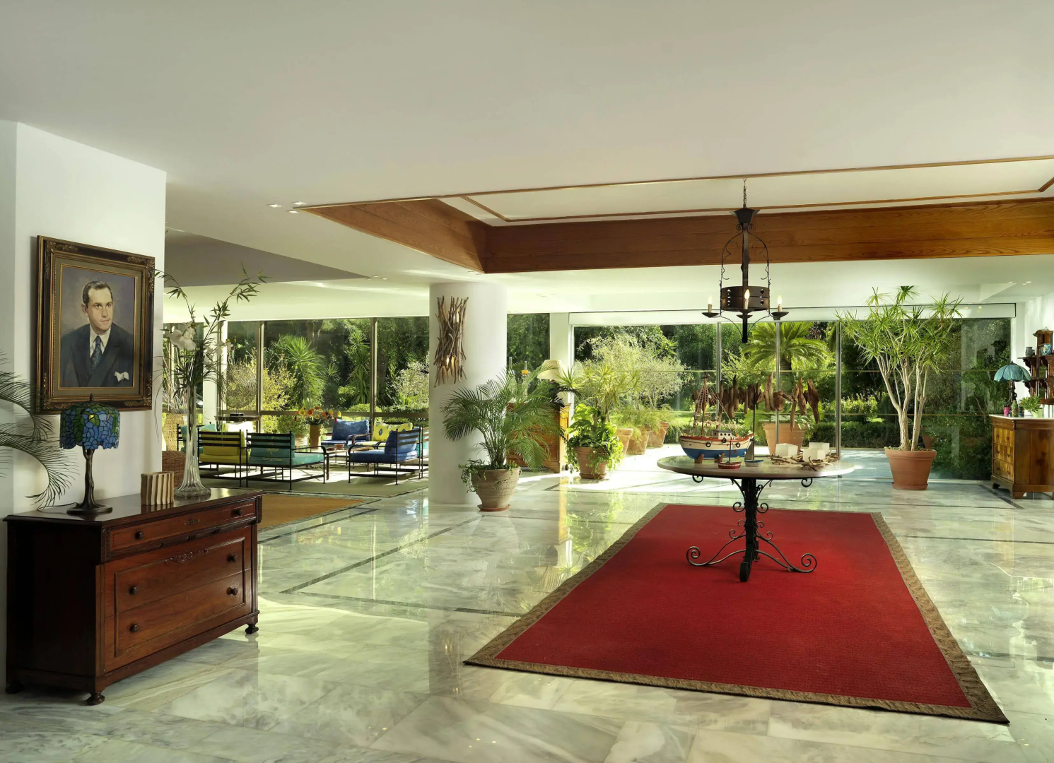 Dionysos Hotel