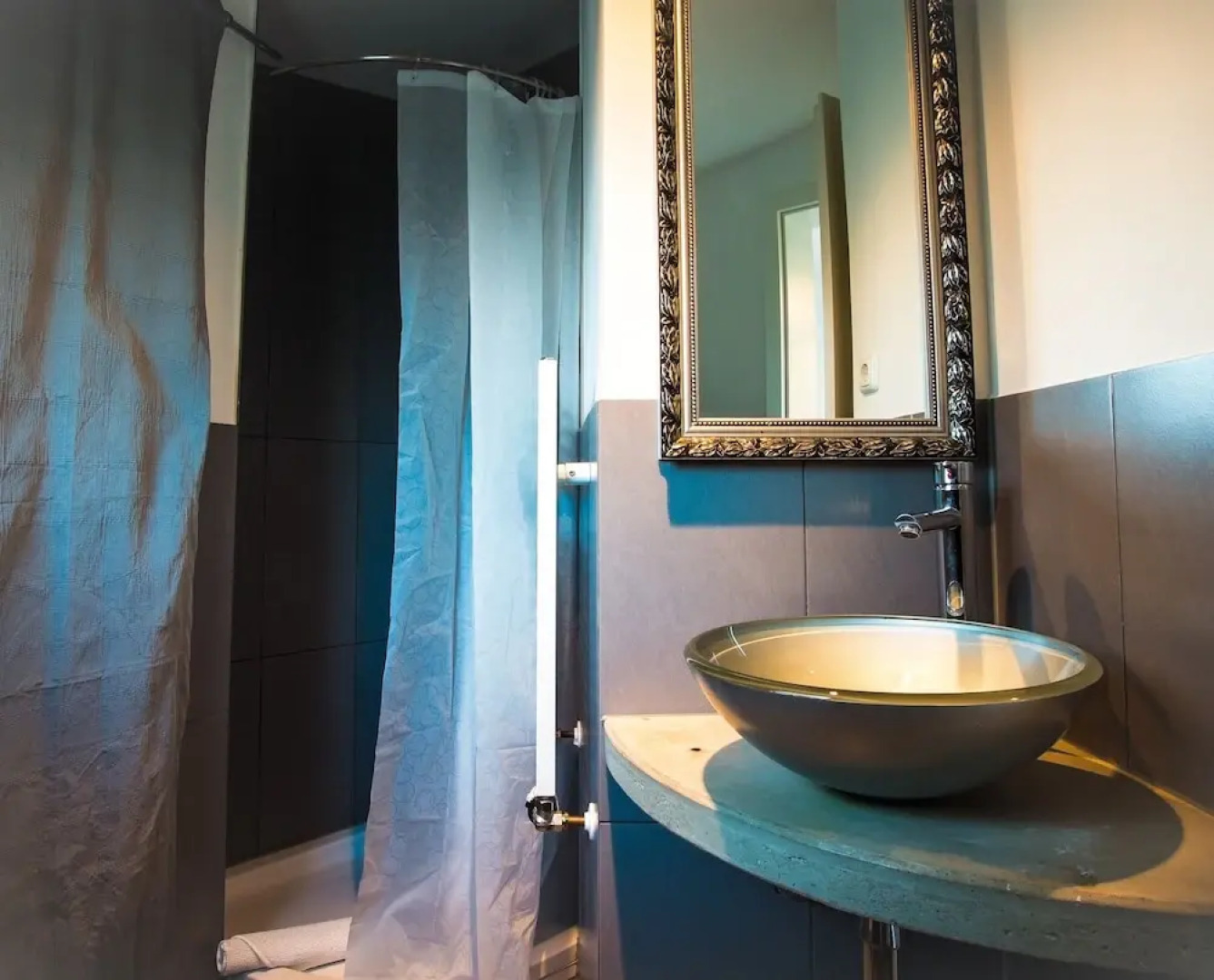 a-domo Apartments Mülheim - Apartments, Lofts & Hostel Rooms - short or longterm - single or grouptravel