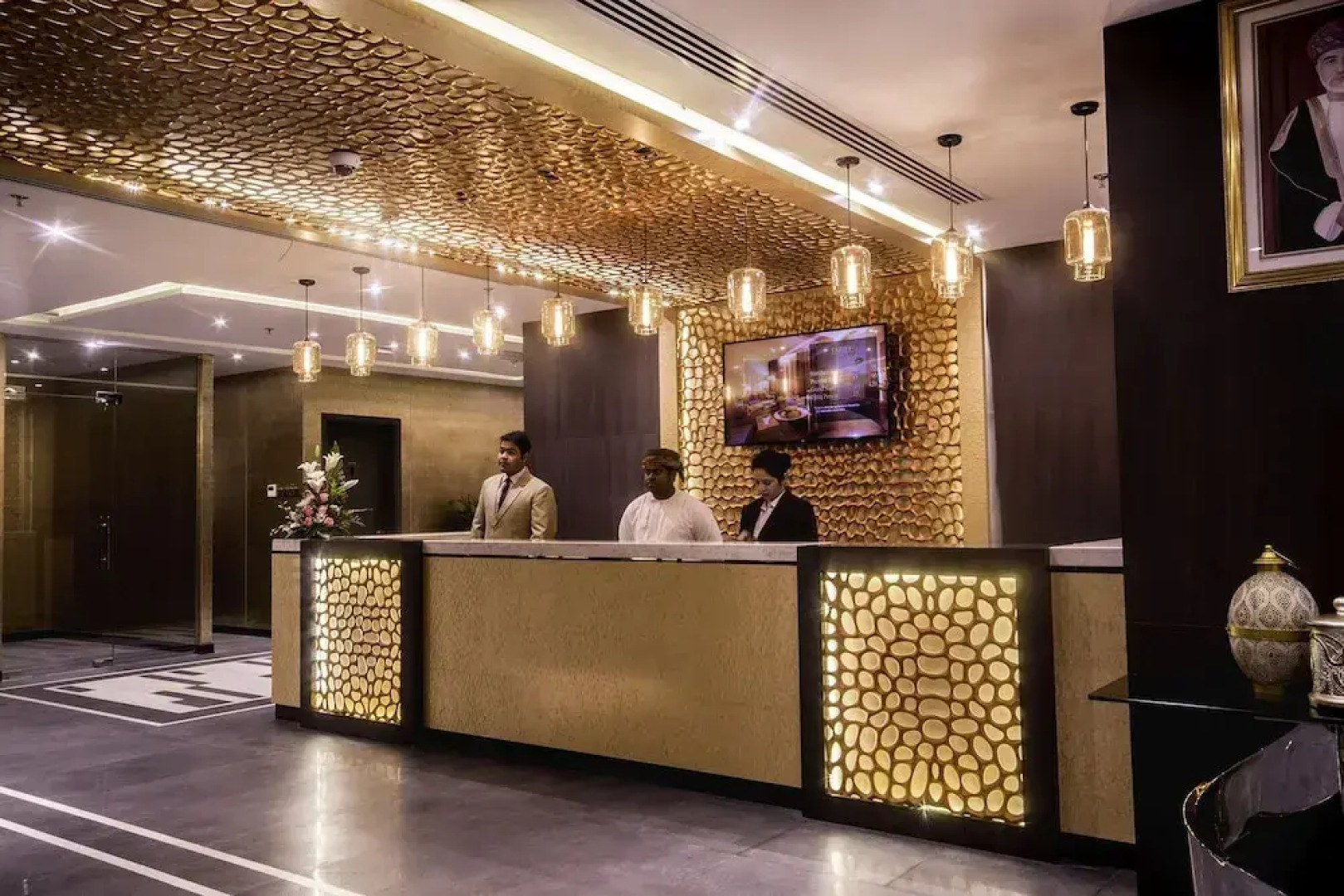 Carnelian Glory Bower Hotels