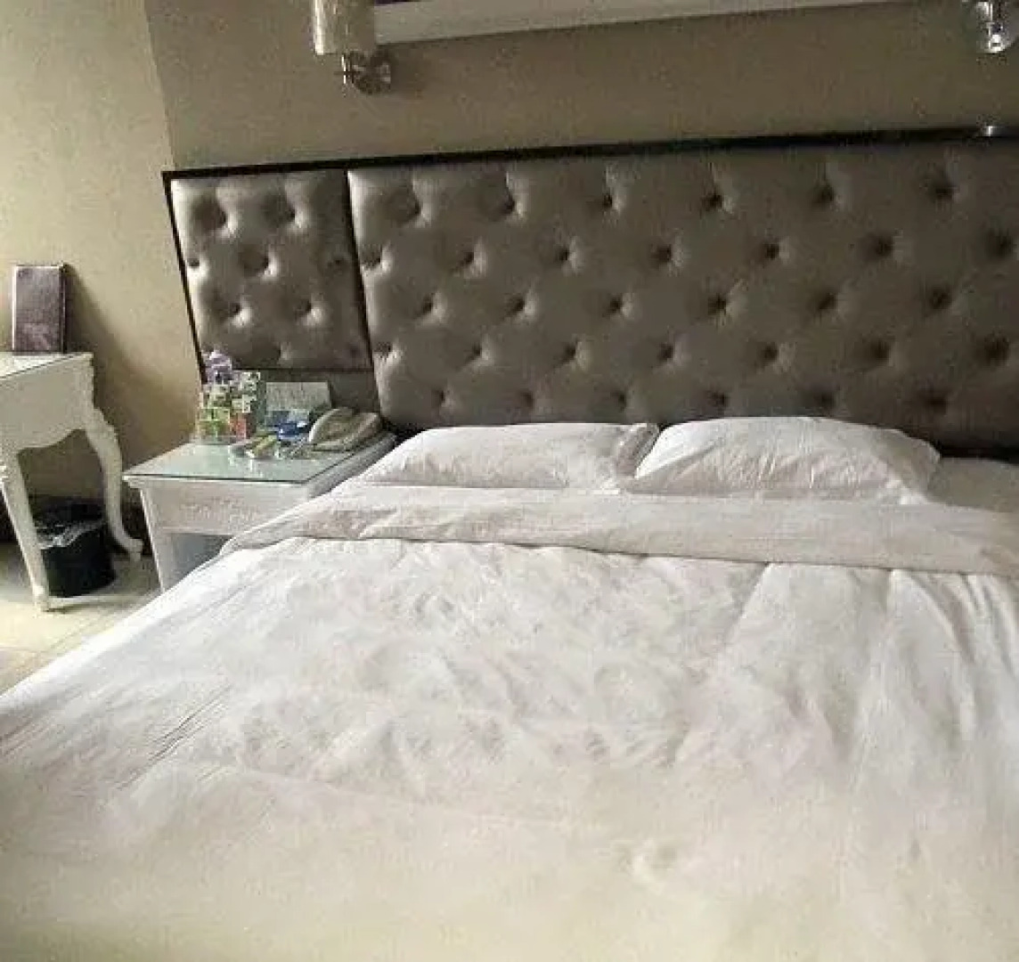 Fuyang Jade Theme Hotel