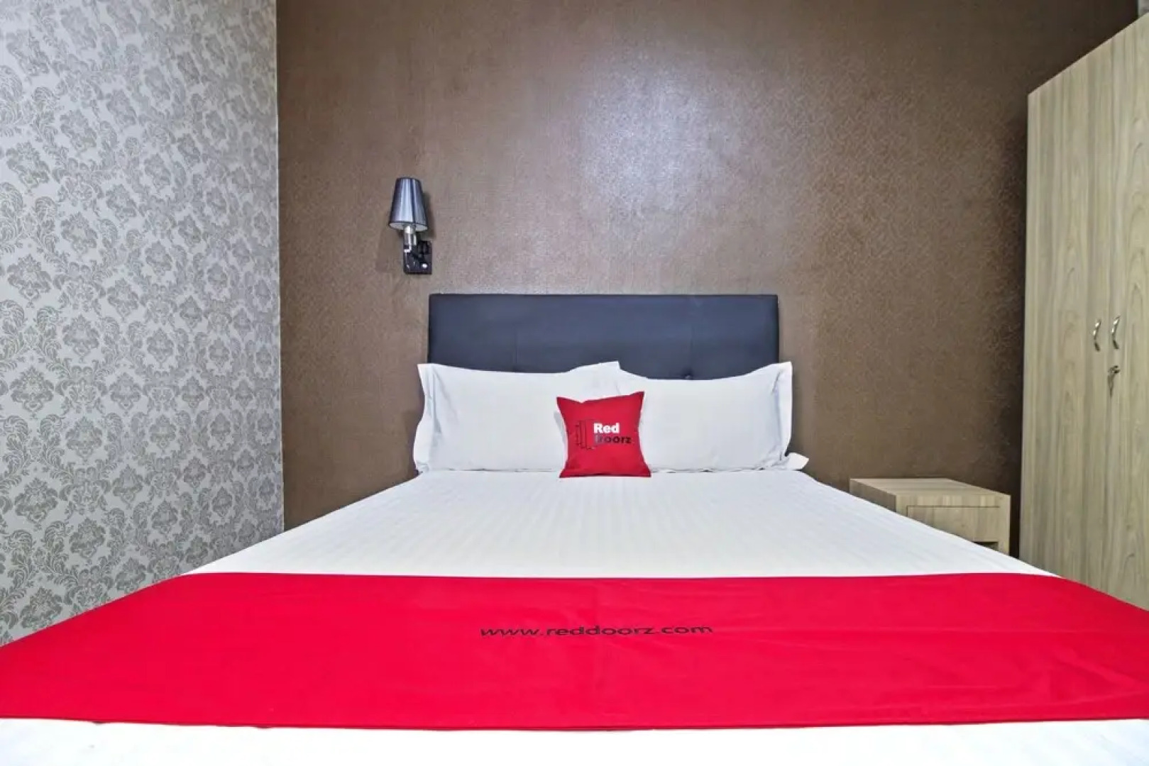 RedDoorz Plus near Lippo Cikarang Mall