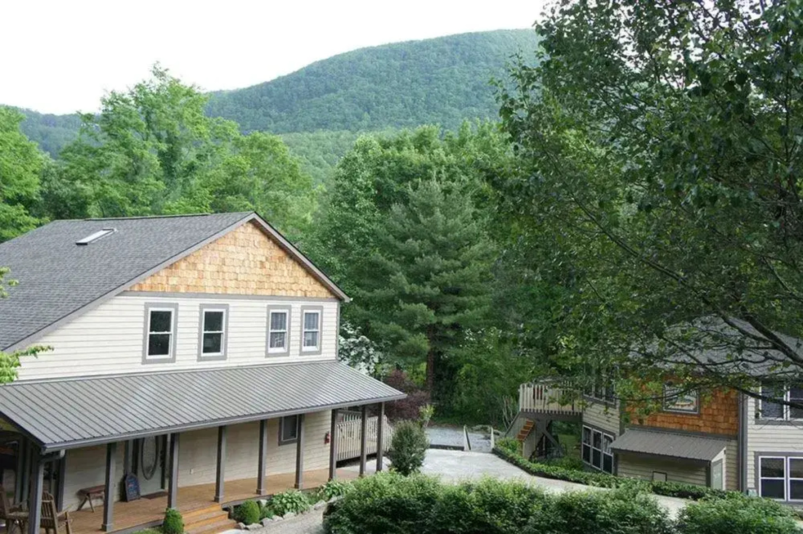 Woodlands Inn Of Sapphire Bed & Breakfast