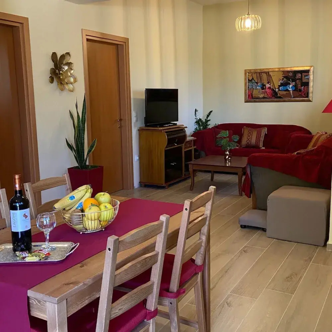 Casa Terra is Near Hillside Area Airport Beach