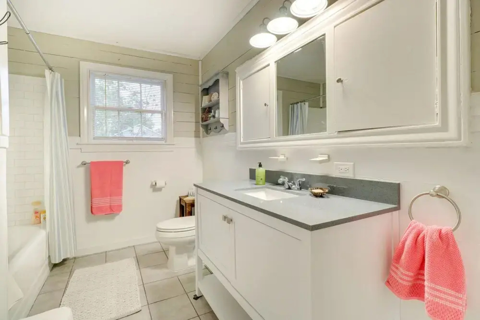 Charming Bryan Home - 3 Mi to Kyle Field!