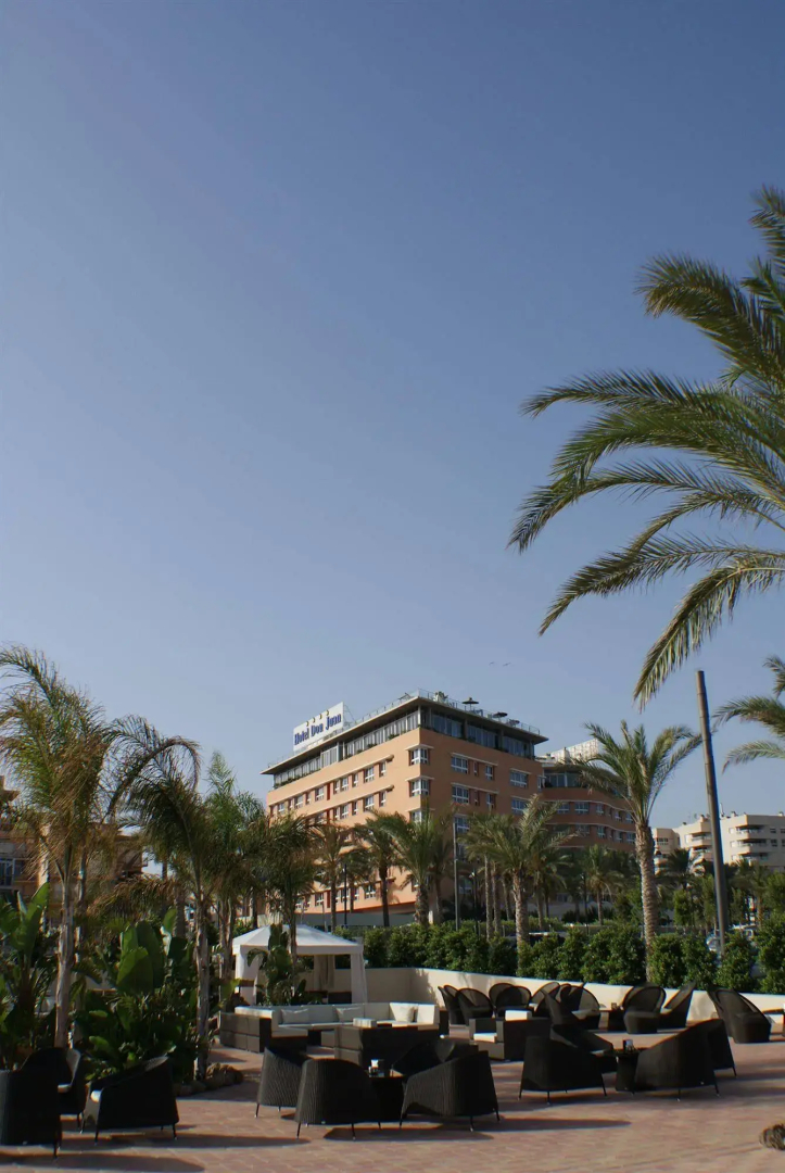 Senator Águilas Hotel
