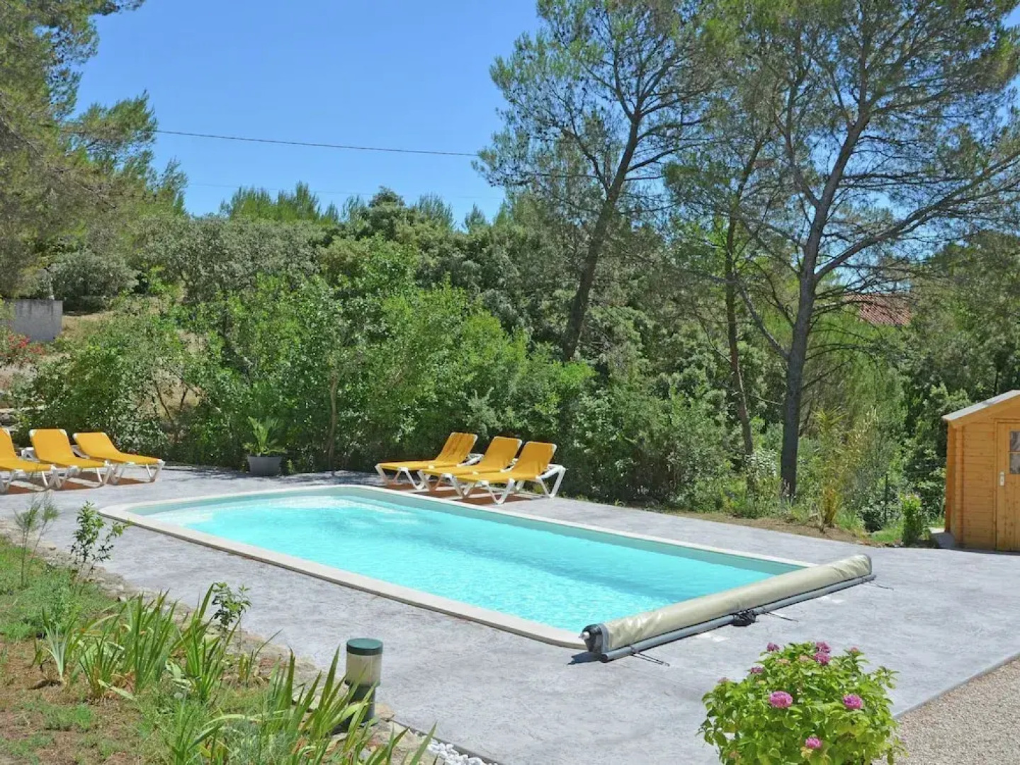 Lush Villa in Beaucaire With Swimming Pool