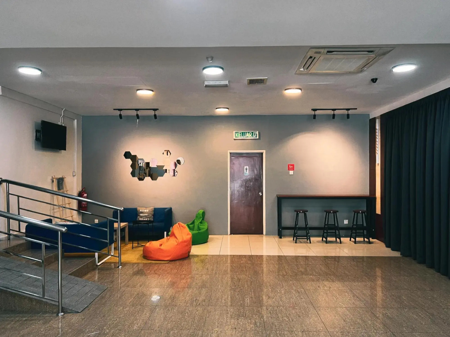 OYO 43955 N9 Business Hotel